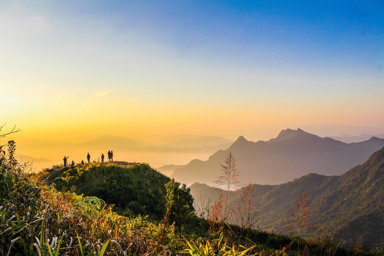 サービス Photo Of People Standing On Top Of Mountain Near Grasses 733162